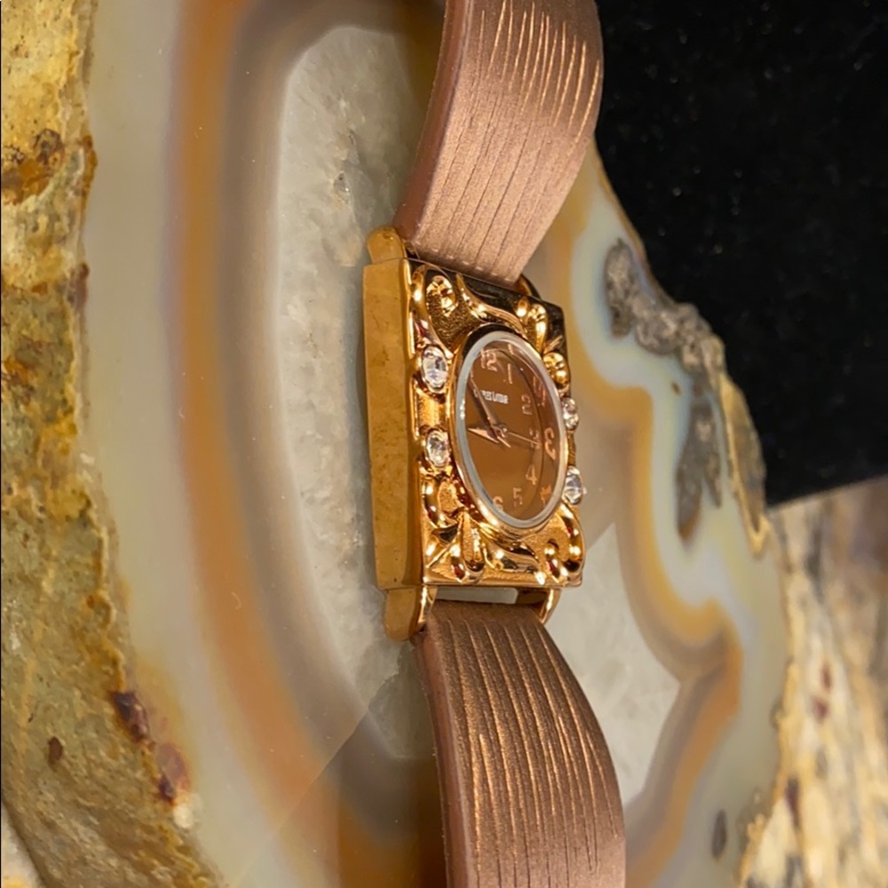 Charles Latour pink w leather band watch NIB - Picture 15 of 16